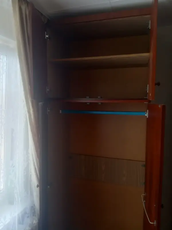 Двухдверный распашной шкаф