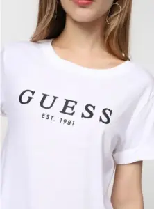 Футболка GUESS