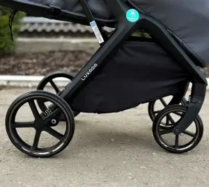 Коляска с автоматическим сложением luxmom M8