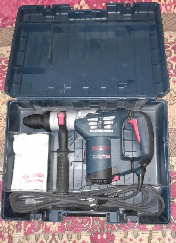 Перфоратор bosch4-32 ,