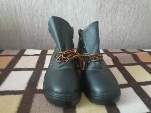 Рабочие ботинки 42 размера.