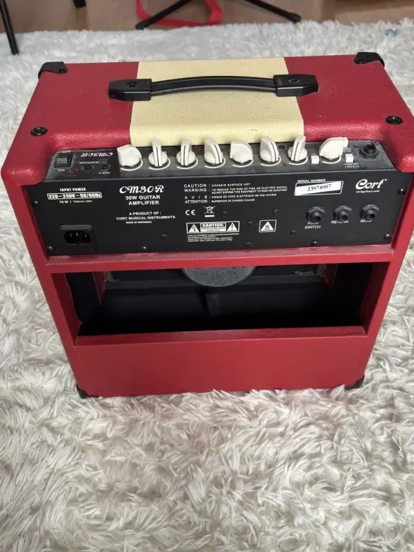 Комбоусилитель Cort CM30R для электрогитары