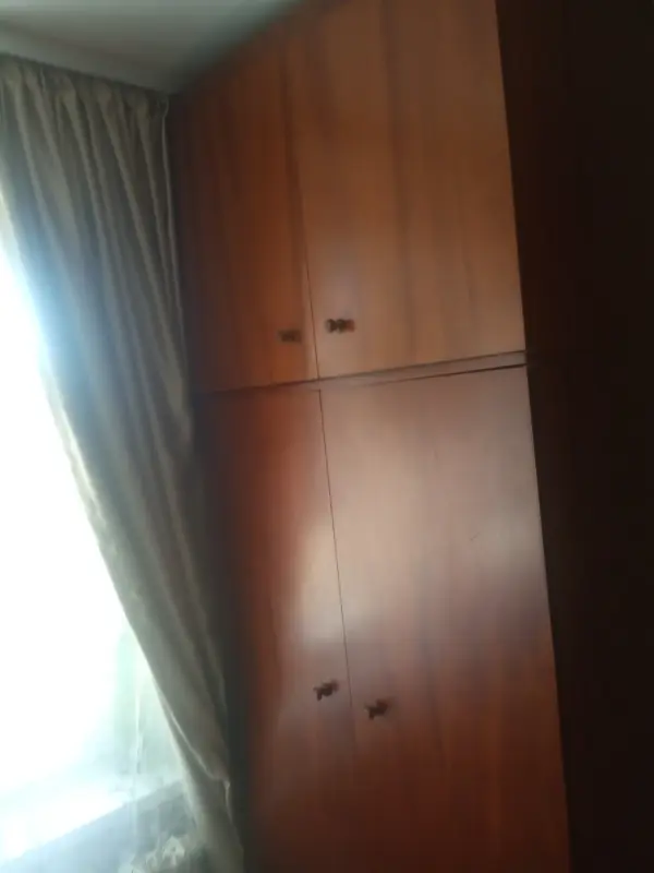 Двухдверный распашной шкаф