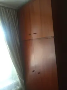 Двухдверный распашной шкаф