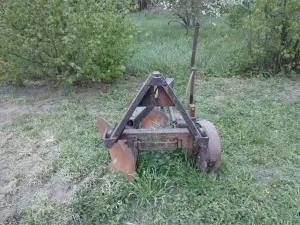 Плуг двухкорпусный