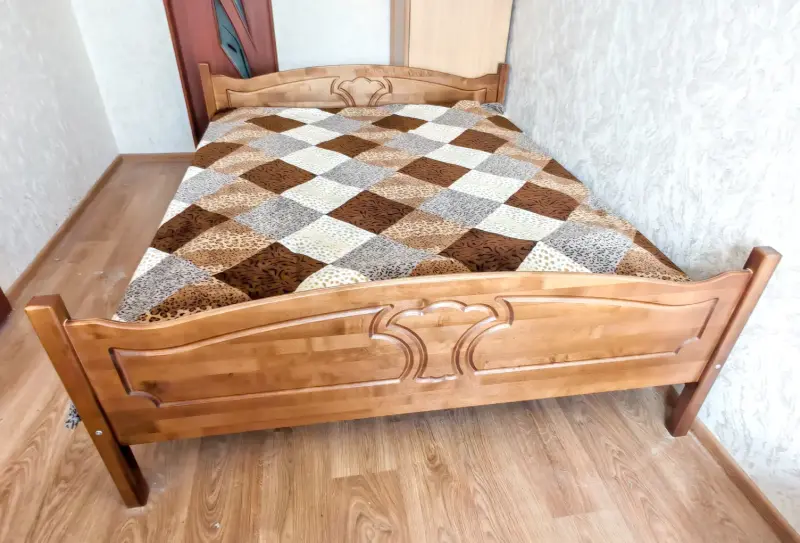 Кровать 2-х спальная,деревянная