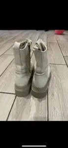 Женские ботинки