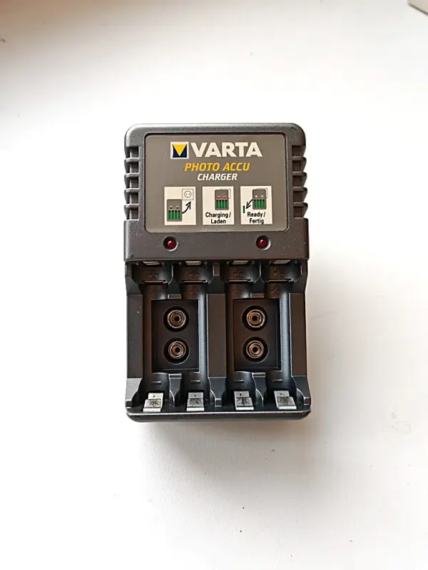 Зарядное устройство  VARTA Photo Accu Charger