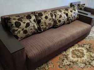 Продам недорого диван с креслом