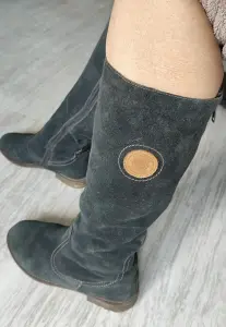 Натуральные зимние сапоги.