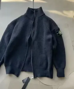 Свитер на замке Stone Island
