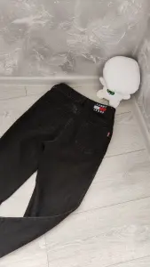 Джинсы Мом Tommy и пудра джемпер