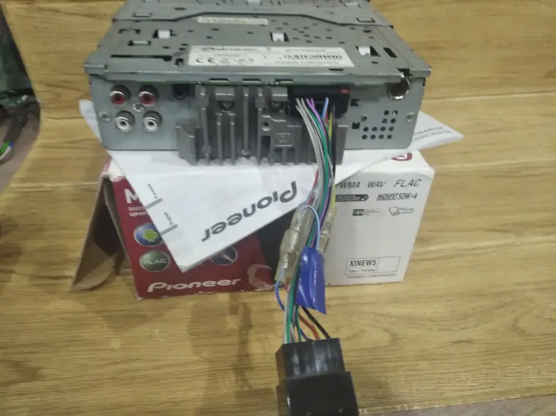 USB-магнитола Pioneer MVH-1400UB