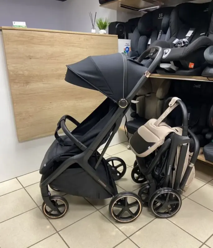 Коляска с автоматическим сложением luxmom M8