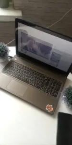 Ноутбук сенсорный экран работает от сети