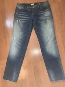 Женские джинсы Armani