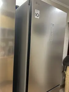 Холодильник LG почти новый(3 мес б/у) на гарантии
