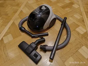 Пылесос Samsung VS-5241. Мощность 1800 вт.