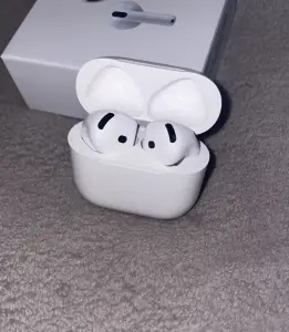 AirPods 4 ANC наушники
