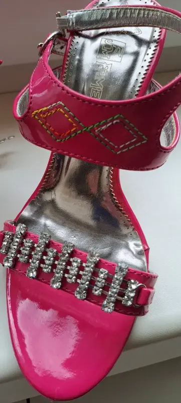 Босоножки черные, розовые, р.36, б.у-2пары - Уваровичи - 201885 - Доска объявлений Kupika.by - Фото 9