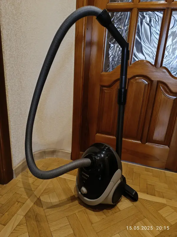 Пылесос Samsung VS-5241. Мощность 1800 вт.
