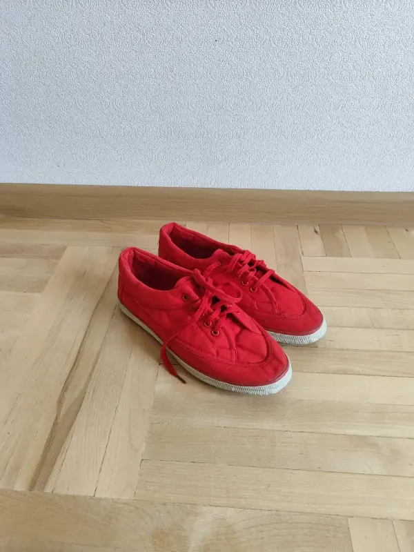 Новые кеды красные  р.35