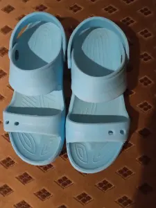 Шлепки с хлястиком для девочки