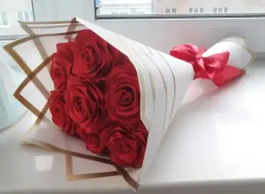 Розы из атласных лент