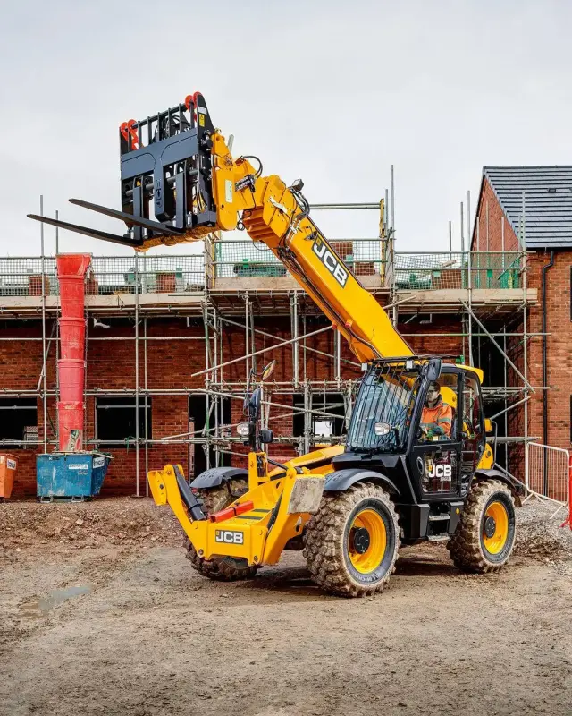 Телескопический погрузчик JCB LOADAL 540-140