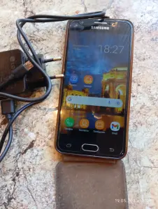 Смартфон Samsung j5