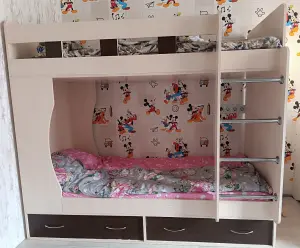 Кровать двухъярусная + матрасы