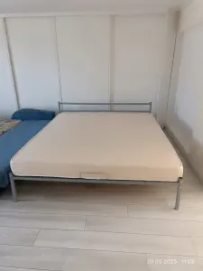 Кровать