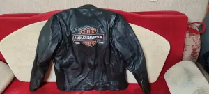 продам кожаную куртку HARLEY-DAVIDSON