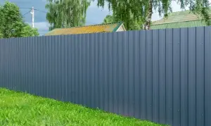 Установка заборов из металлопрофиля