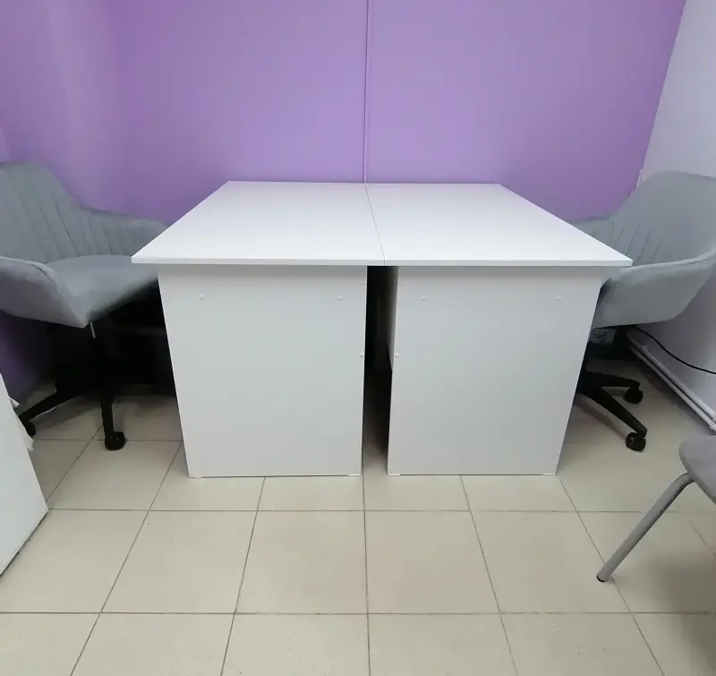 Продам столы белые, письменные, 2 шт.