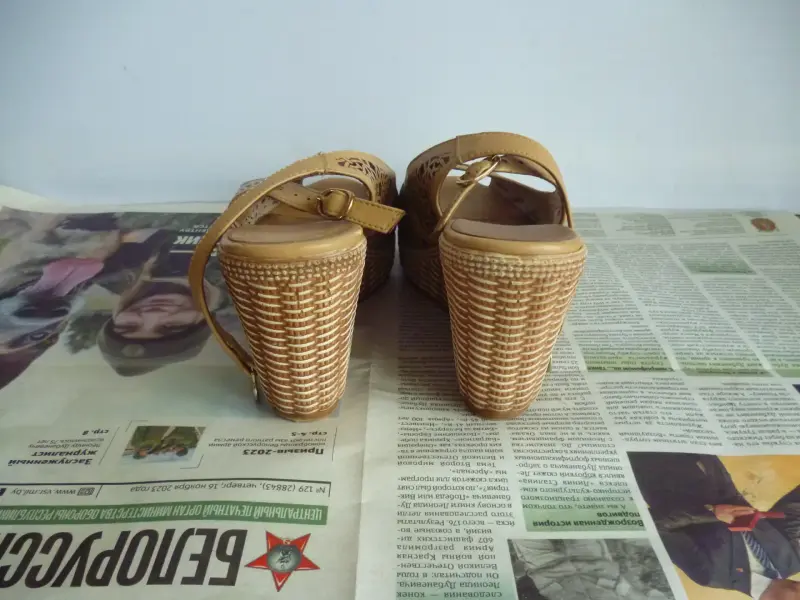 Босоножки женские