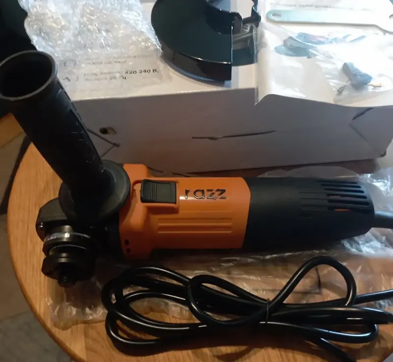 Болгарка (УШМ) Razz AG-710KR (710 Вт/125 мм)