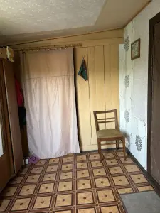 Продается деревянный дом с печным отоплением общей площадью 34 кв м с земельным участком 15 соток, расположенный в г. Чаусы Могилевской области