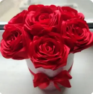 Розы из атласных лент