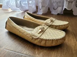 Женские мокасины