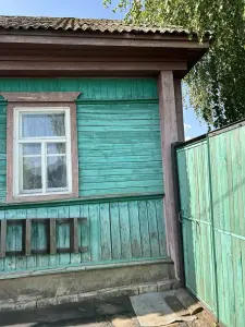 Продается деревянный дом с печным отоплением общей площадью 34 кв м с земельным участком 15 соток, расположенный в г. Чаусы Могилевской области