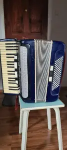 баяны, аккордеоны
