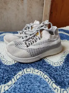Детские кроссовки