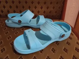 Шлепки с хлястиком для девочки