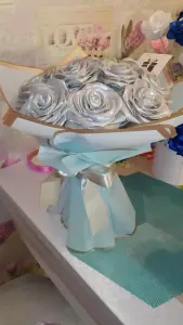 Розы из атласных лент