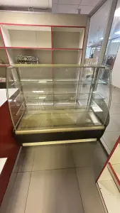 Кондитерская витрина