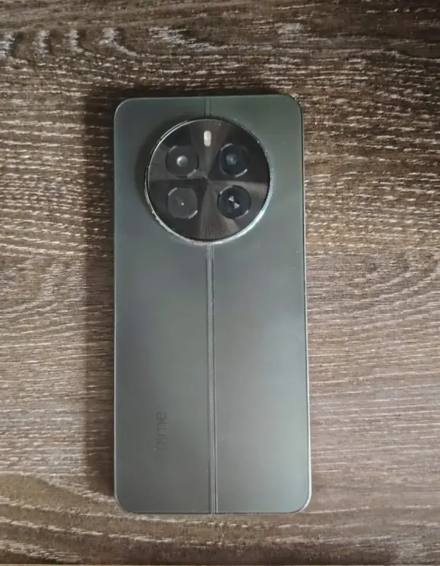 Смартфон Realme 12