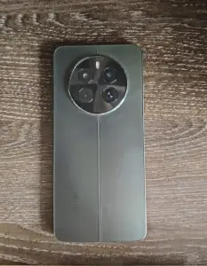 Смартфон Realme 12