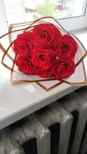 Розы из атласных лент