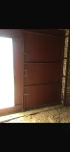 Два соседних двухэтажных гаража